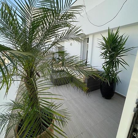 Central, Terrasse, Confortable - Bleue Residence Casablanca Bagian luar foto