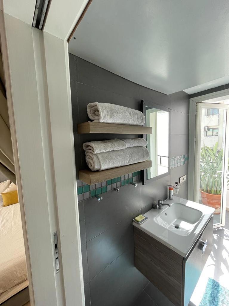 Central, Terrasse, Confortable - Bleue Residence Casablanca Bagian luar foto