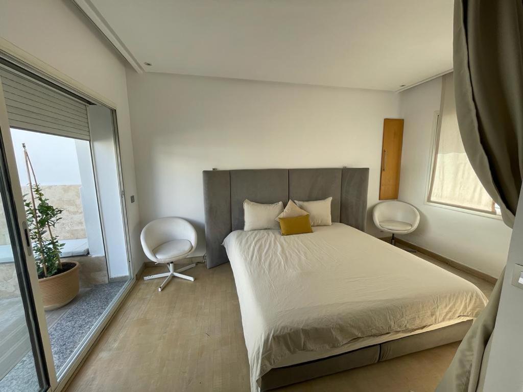 Central, Terrasse, Confortable - Bleue Residence Casablanca Bagian luar foto