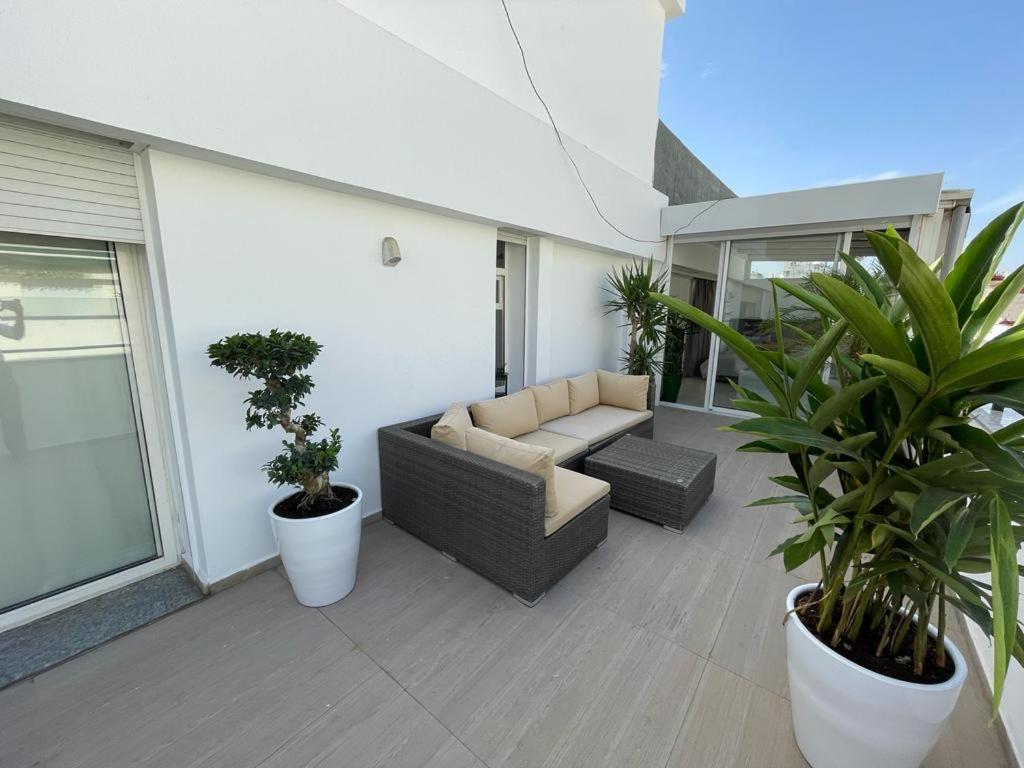 Central, Terrasse, Confortable - Bleue Residence Casablanca Bagian luar foto