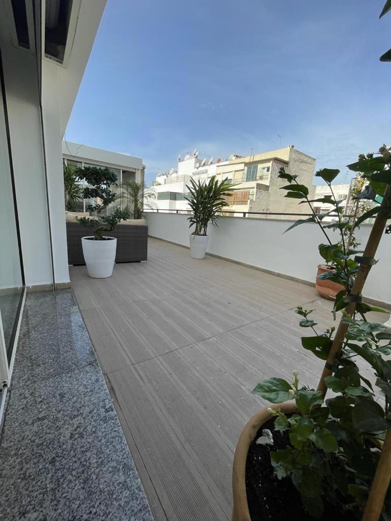 Central, Terrasse, Confortable - Bleue Residence Casablanca Bagian luar foto