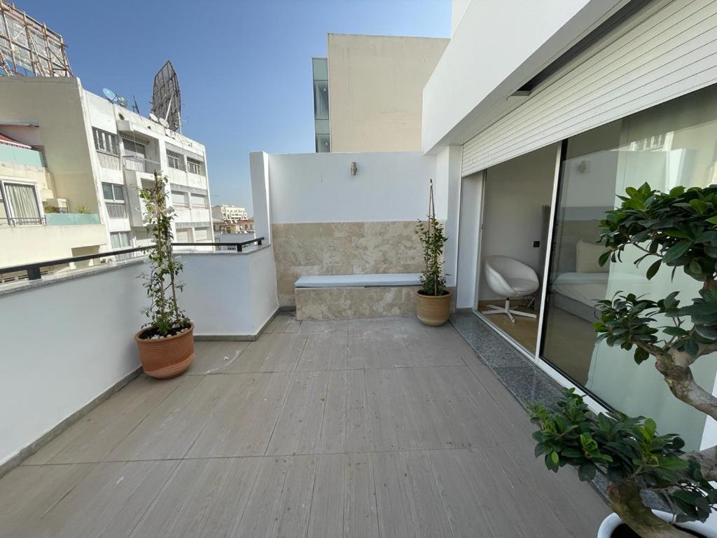 Central, Terrasse, Confortable - Bleue Residence Casablanca Bagian luar foto