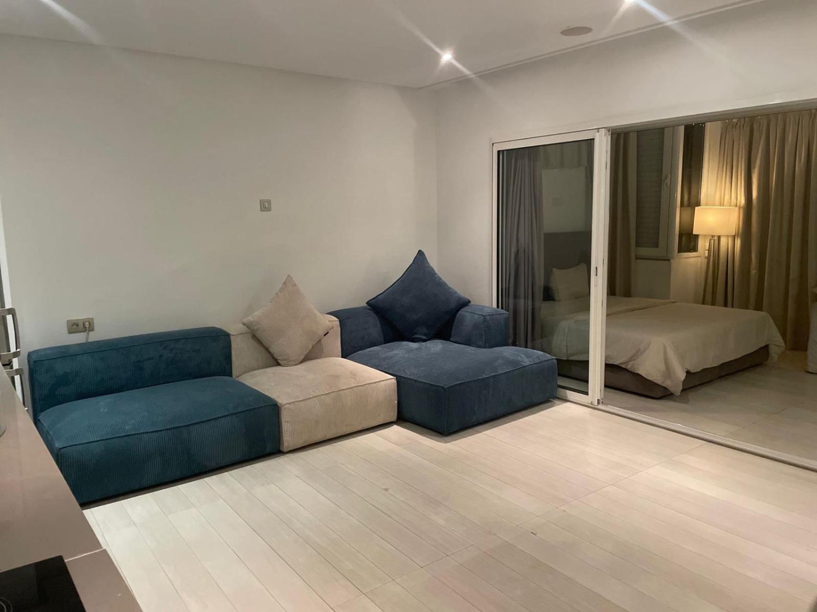 Central, Terrasse, Confortable - Bleue Residence Casablanca Bagian luar foto