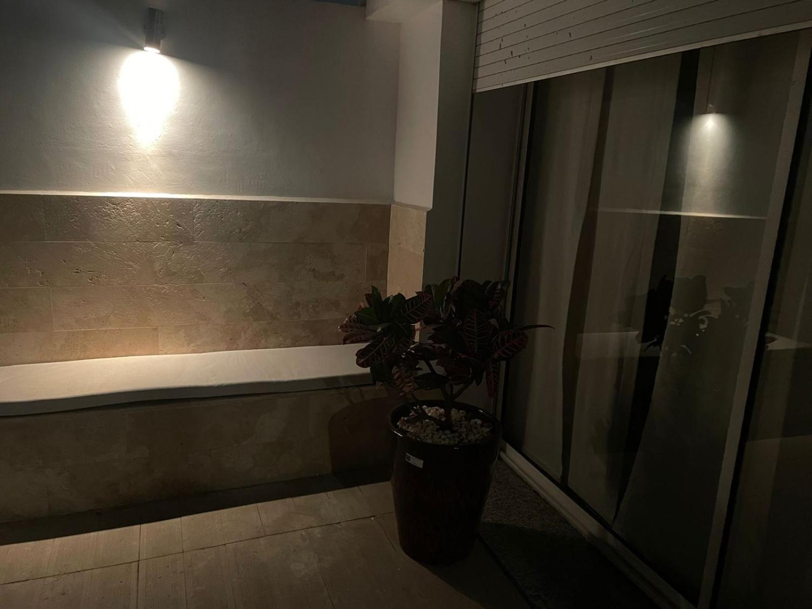 Central, Terrasse, Confortable - Bleue Residence Casablanca Bagian luar foto