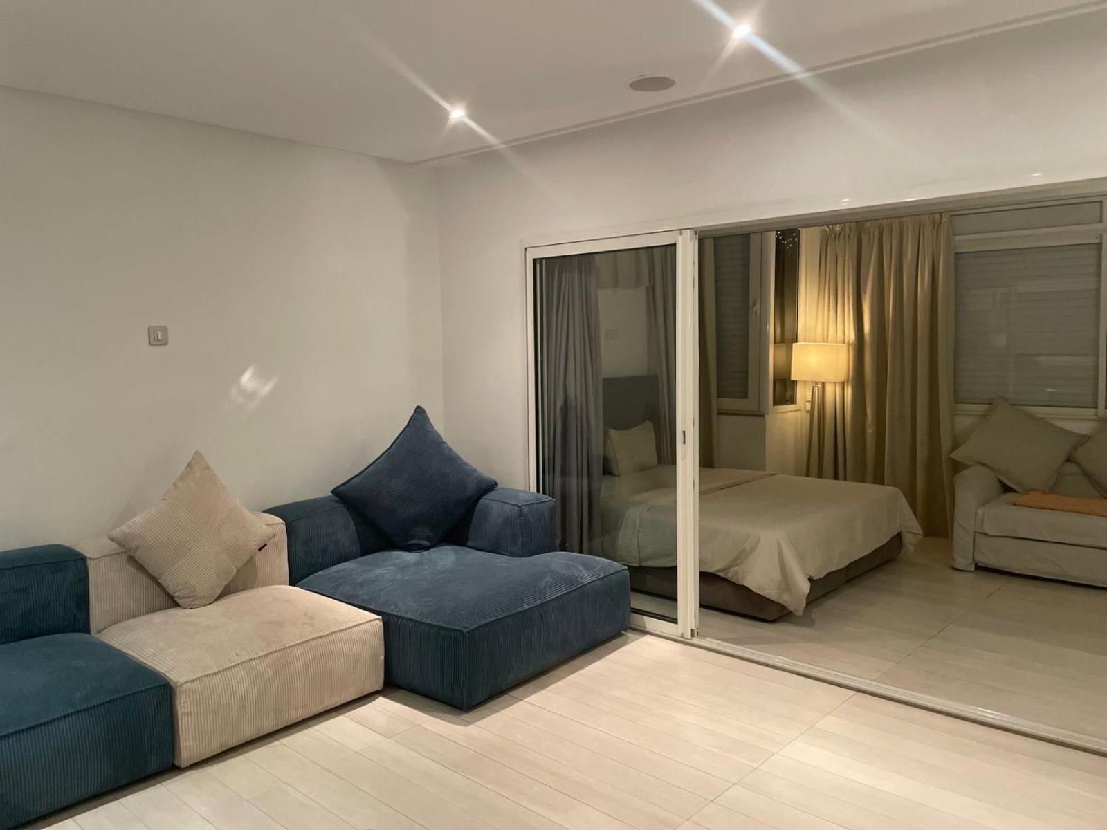 Central, Terrasse, Confortable - Bleue Residence Casablanca Bagian luar foto