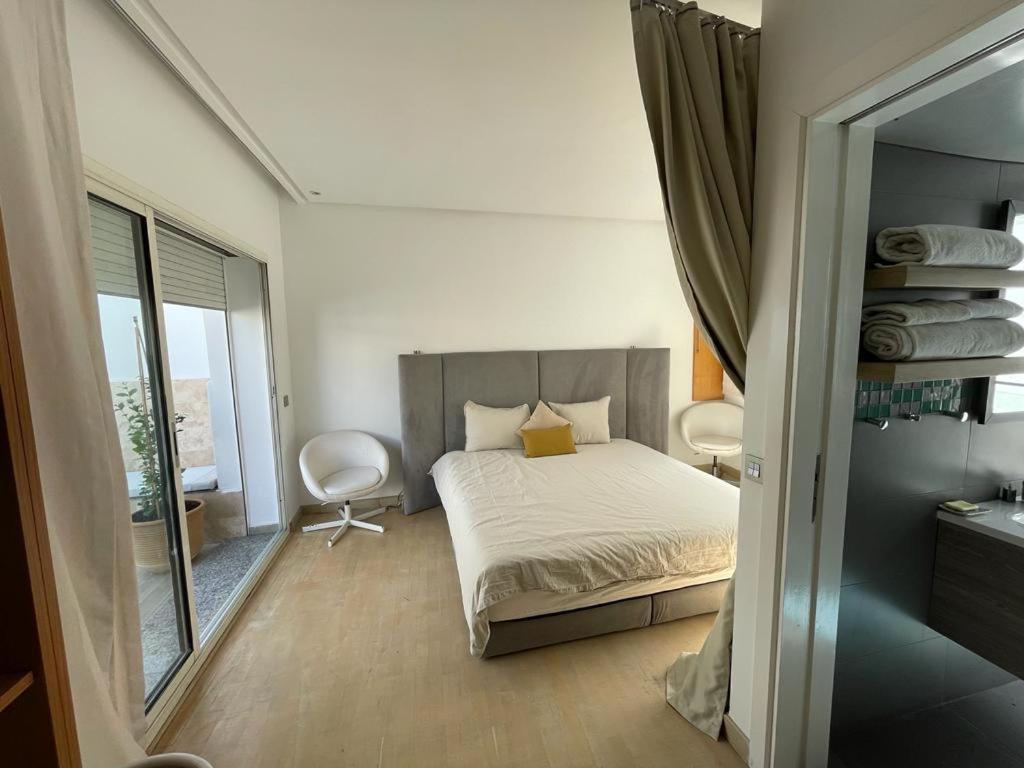 Central, Terrasse, Confortable - Bleue Residence Casablanca Bagian luar foto