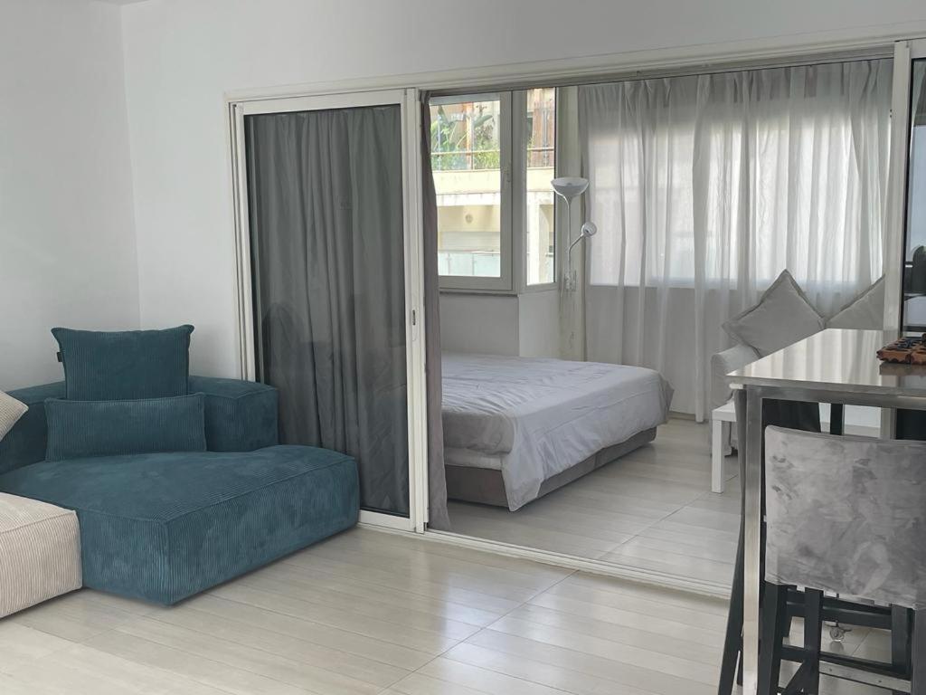 Central, Terrasse, Confortable - Bleue Residence Casablanca Bagian luar foto