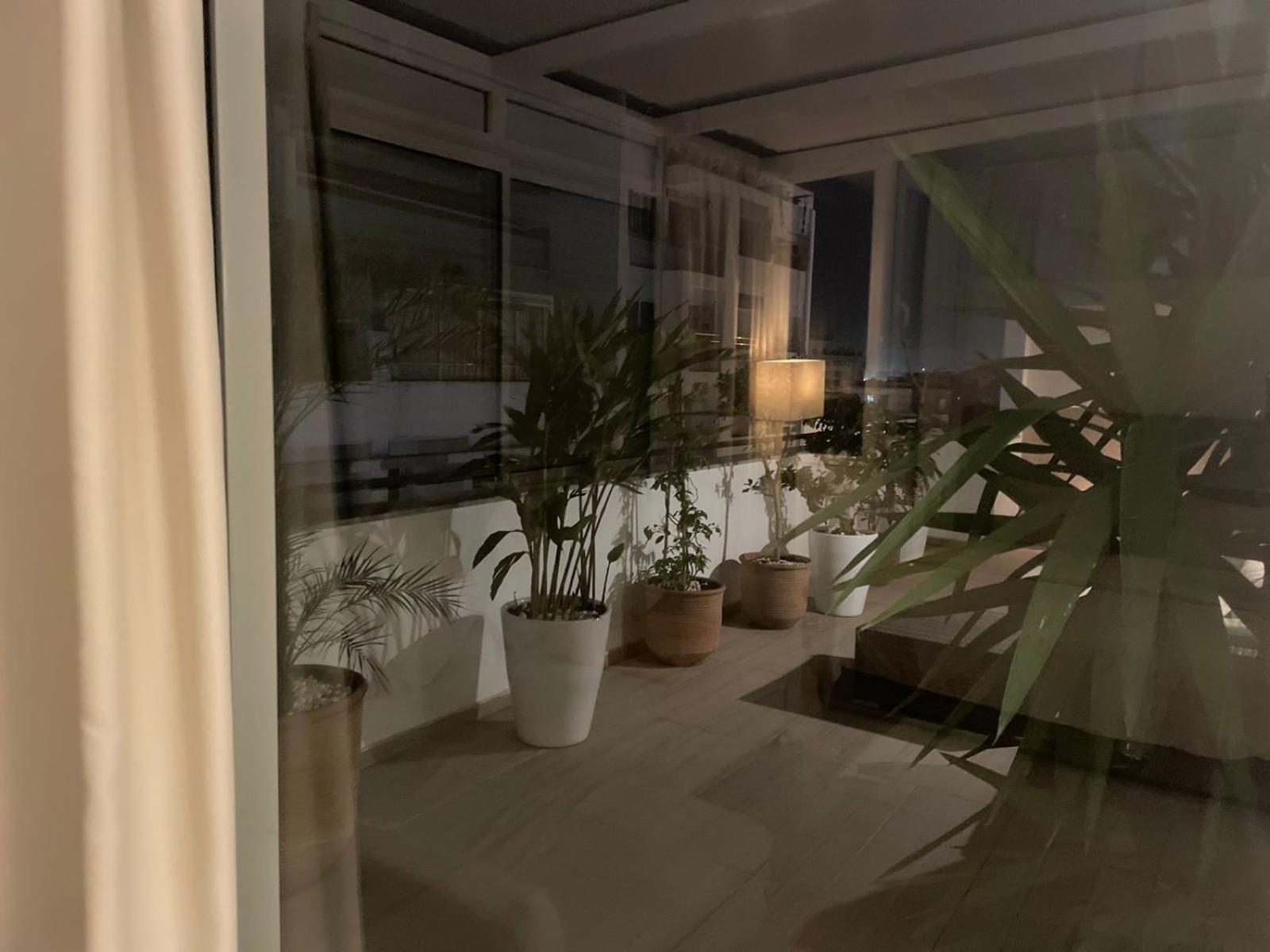 Central, Terrasse, Confortable - Bleue Residence Casablanca Bagian luar foto