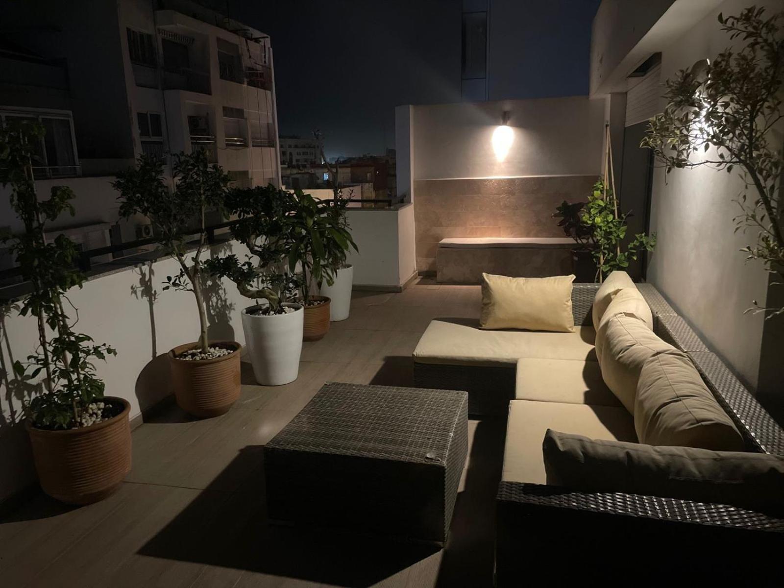 Central, Terrasse, Confortable - Bleue Residence Casablanca Bagian luar foto