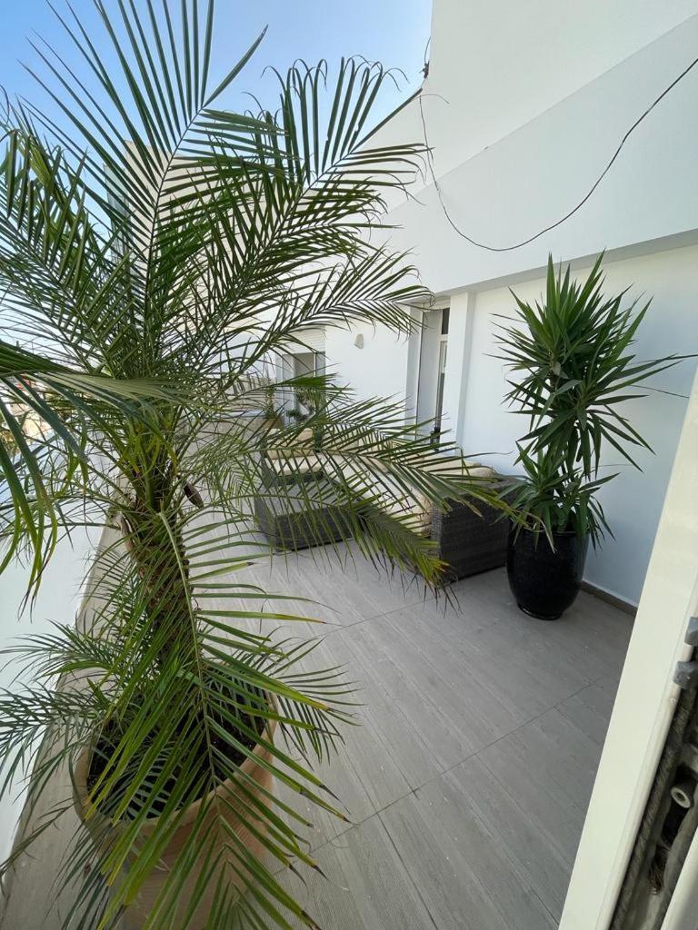 Central, Terrasse, Confortable - Bleue Residence Casablanca Bagian luar foto
