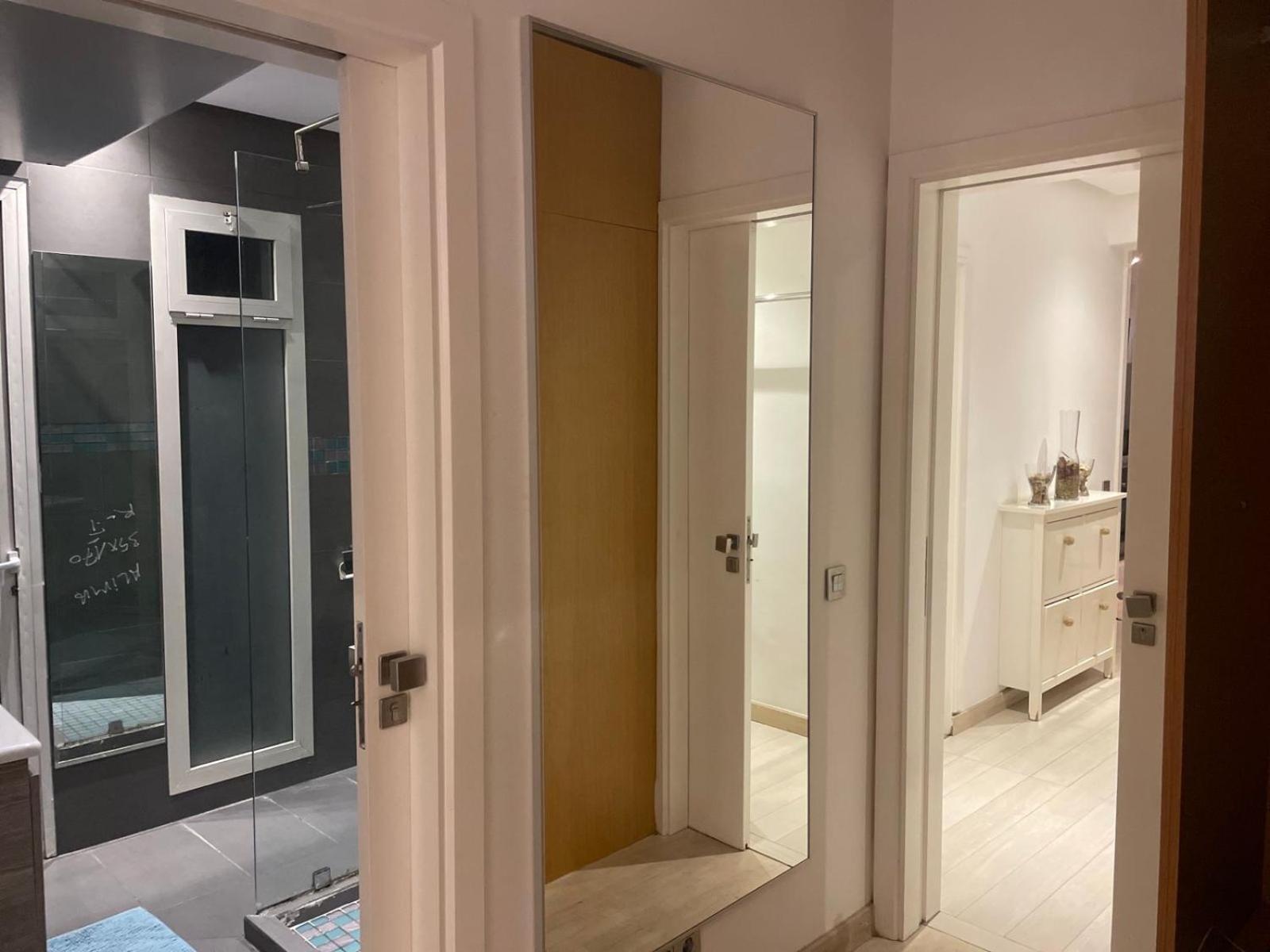 Central, Terrasse, Confortable - Bleue Residence Casablanca Bagian luar foto