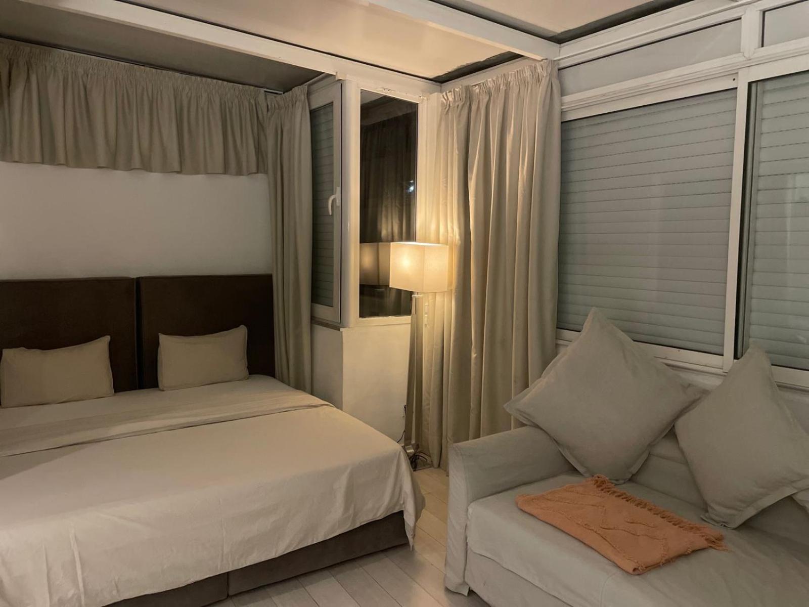 Central, Terrasse, Confortable - Bleue Residence Casablanca Bagian luar foto
